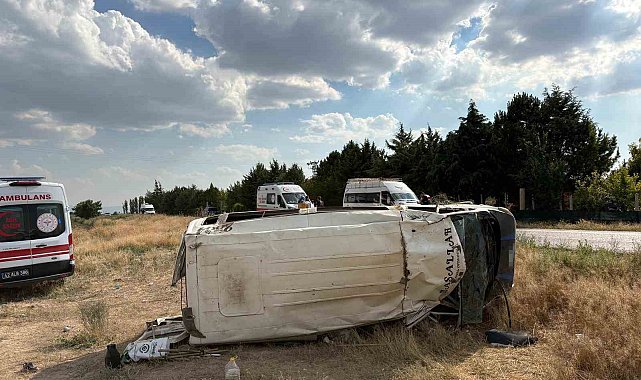 Tarım işçilerini taşıyan minibüs devrildi: 17 yaralı