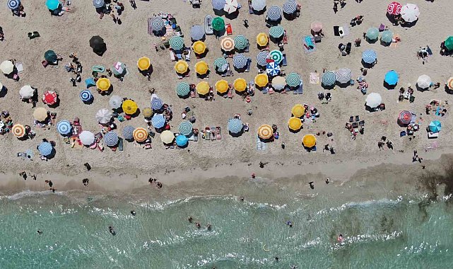Tatilciler hafta sonu Çeşme'nin keyfini çıkardı