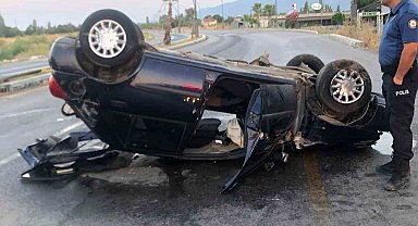 Ters dönen otomobildeki sürücü, sıkıştığı yerden kurtarıldı