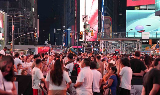 Times Meydanı Topu, ABD'nin bağımsızlığının 250'nci yıl dönümü için ilk kez 4 Temmuz'da indirildi