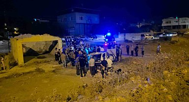 Tır sürücüsü metrelerce fren yapsa da 5 kişinin yaralandığı kazayı önleyemedi, o anlar kameraya yansıdı