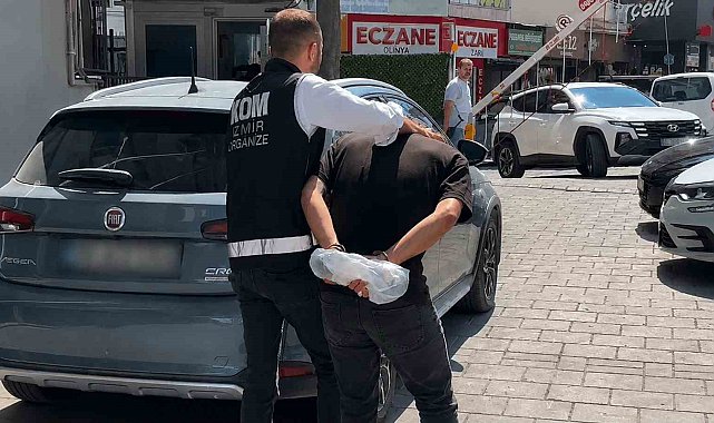 Torbalı'da oto galeriyi kurşunlayan 2 şüpheli tutuklandı