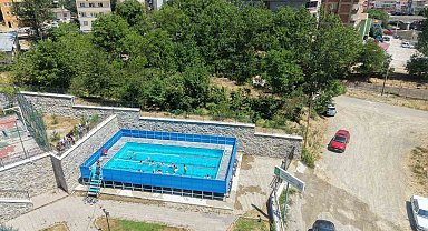 Torul ilçesinde portatif havuzda yüzme eğitimi