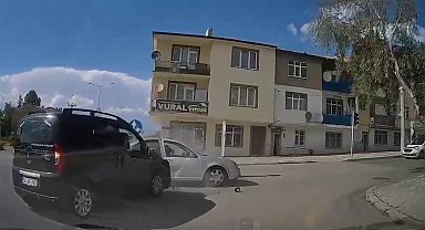 Trafik kazası anbean araç kamerasında