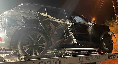 Traktöre çarpan cip şarampole yuvarlandı, 4 kişi yaralandı