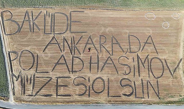 Traktörüyle tarlaya yazdı: "Bakü'de, Ankara'da Polad Haşimov Müzesi Olsun"