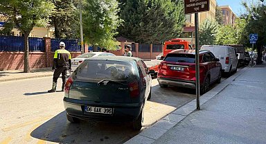 Tur otobüslerine ayrılan alana park eden araçlar ceza kesildi