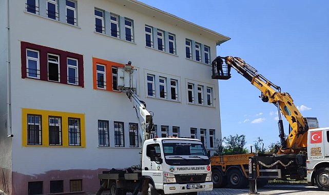 Turgutlu'da okullar ve parklar yeni döneme hazırlanıyor