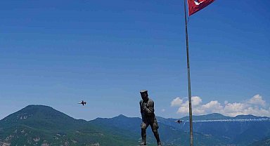 Türk Yıldızları Artvin semalarında prova uçuşuyla nefes kesti