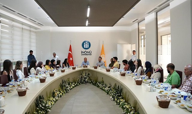 Türkçe Yaz Okulu düzenlenen kapanış yemeğiyle sona erdi