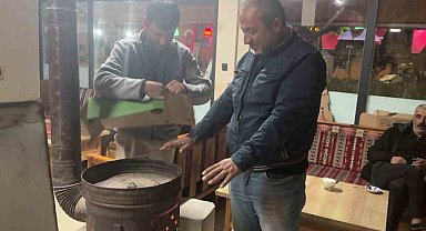 Türkiye sıcaktan kavrulurken Sivas'ta halen soba yakılıyor