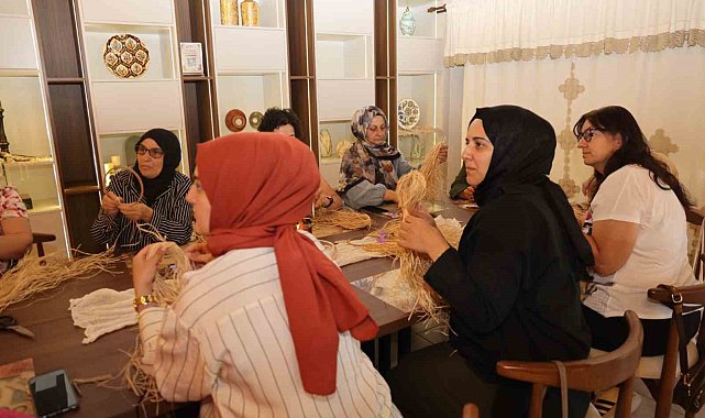 Üreten kadınların yeni adresi "Ana Kafe"de ilk atölye heyecanı