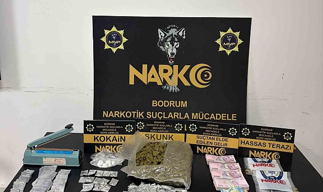 Uyuşturucu tacirlerine ağır darbe: 900 gram skunk, kokain ve pres makinesi ele geçirildi