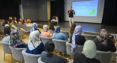 Uzman isimler Bornova'da çocuk eğitimini anlattı