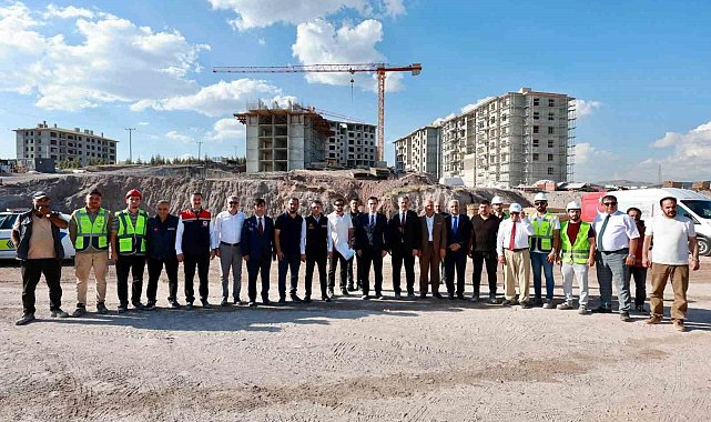 Vali Karakaya, Ahlat'taki Ahıskalı Türkleri TOKİ konutlarını inceledi