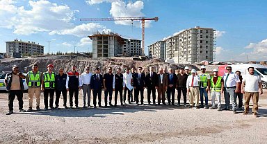 Vali Karakaya, Ahlat'taki Ahıskalı Türkleri TOKİ konutlarını inceledi