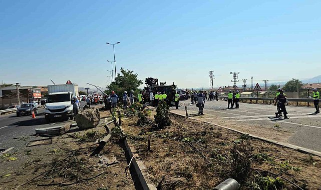 1 kişinin öldüğü 24 kişinin yaralandığı kazada otobüsün enkazı kaldırıldı