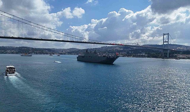 30 Ağustos'ta Deniz Kuvvetleri gemileri İstanbul Boğazı'ndan geçiş yaptı