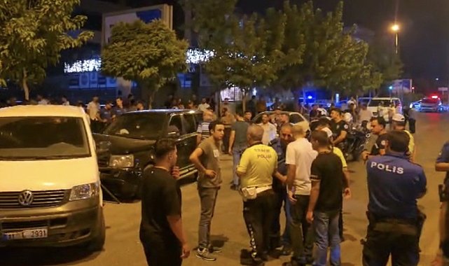 'Dur' ihtarına uymayarak kaçan sürücü, park halindeki 4 araca çarptı