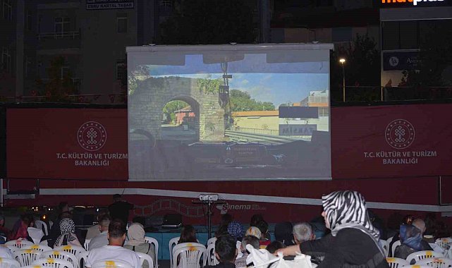 'Gezen sinema' tırı Çorum'da vatandaşlara nostalji yaşattı