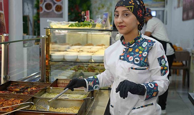 'Yapamazsın' diyenlere aldırış etmedi, 19 yaşında kendi işini kurdu