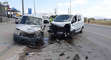 8 kişinin yaralandığı kazanın görüntüleri ortaya çıktı