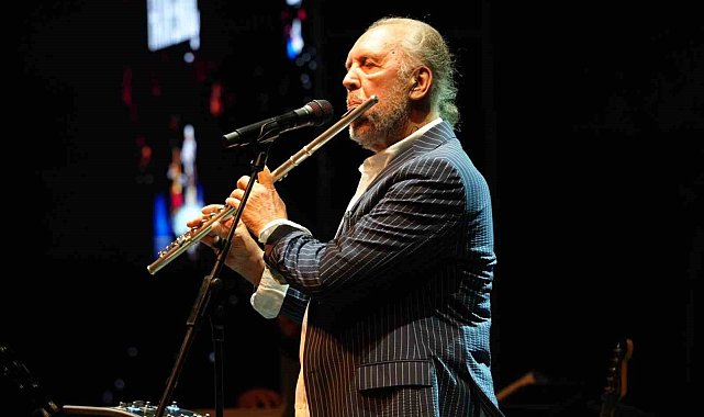Açıkhava'da Fatih Erkoç'tan zamansız şarkılar