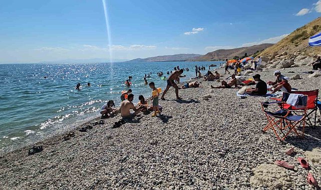 Adilcevaz plajları tıklım tıklım