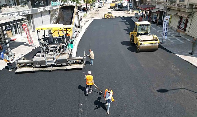 Adnan Menderes Caddesi sıcak asfaltla yenileniyor