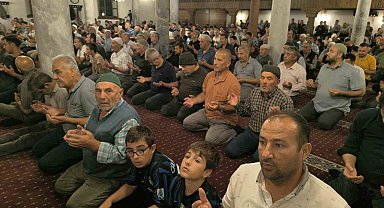 Afyonkarahisar'da Mevlid Kandili huşu içerisinde geçti