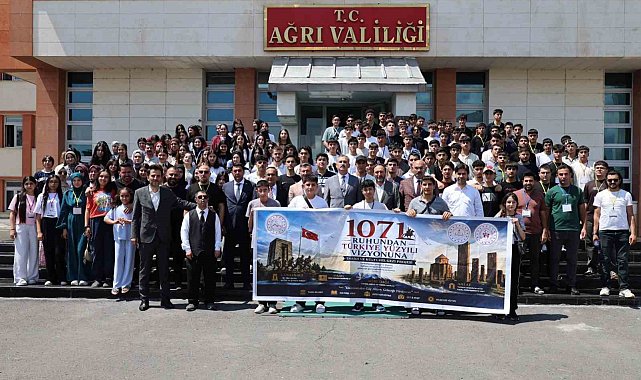 Ağrı'dan 200 öğrenci Çanakkale ve Ankara'ya tarih yolculuğuna uğurlandı