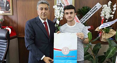 Ağrılı öğrenci Kur'an-ı Kerim'i Güzel Okuma Yarışması'nda Türkiye ikincisi oldu
