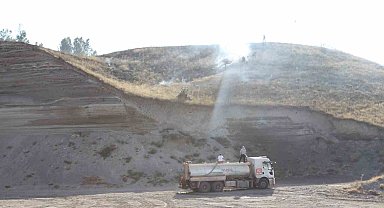 Ahlat'ta örtü yangını büyümeden söndürüldü