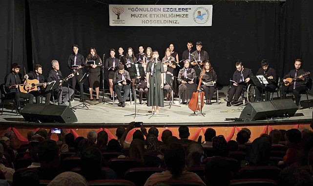 Ahlat'ta "Gönülden Ezgilere" gecesi: Özel bireyler ve öğrencilerden unutulmaz konser