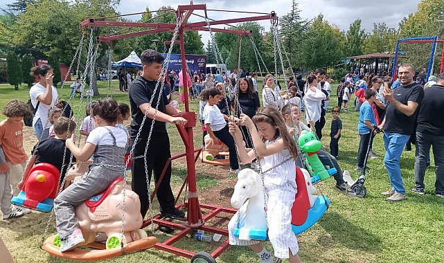 AK Parti Aile Pikniği'nde 25 bin yemek fişi 1 saatte tükendi