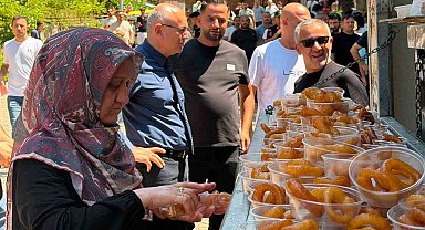 AK Parti'nin 25'inci kuruluş yıl dönümü nedeniyle lokma dağıtıldı