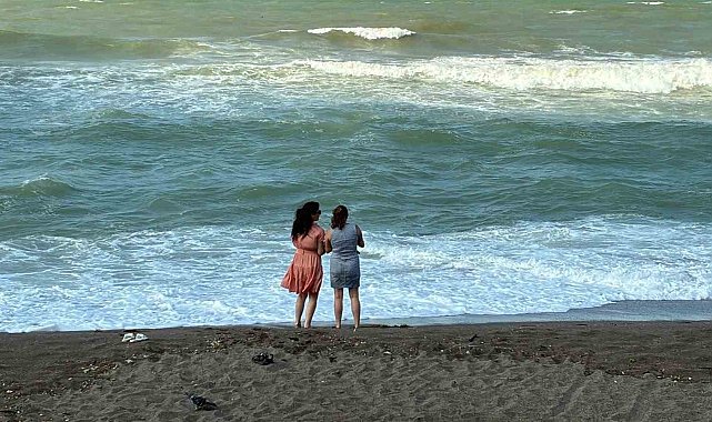 Akçakoca'da dalga boyu 4 metreye ulaştı