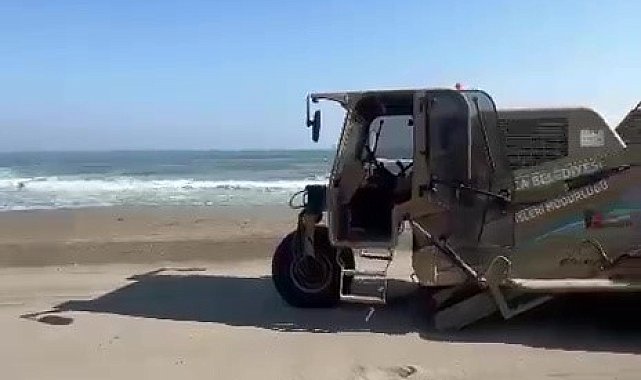 Akçakoca'da plajlarda temizlik ve kum tesviyesi çalışması