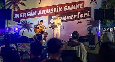 Akustik sahne yaz akşamlarına ritim katıyor