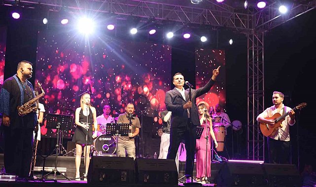 Alaçam Geyikkoşan'da Rafet El Roman rüzgarı