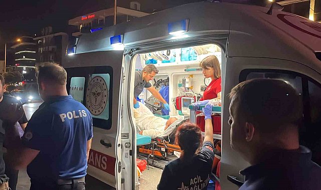 Alanya'da çatıya çıkan adamı polis ikna etti