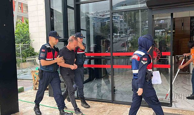 Alanya'da eşini ve kayınvalidesini bıçaklayan şahıs adliyeye sevk edildi