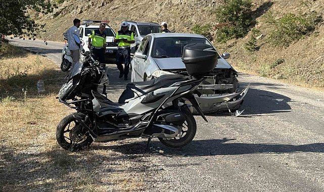 Alçılı koluyla kullandığı motosikletle kaza yaptı