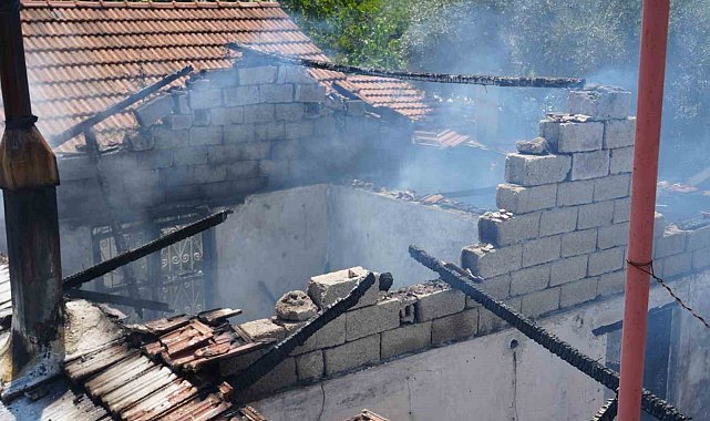 Alevlere teslim olan gecekondu kullanılamaz hale geldi