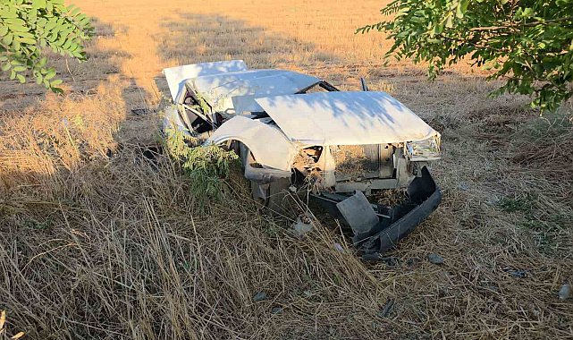 Alışveriş sonrası kaza yapan sürücünün Tofaş'ı hurdaya döndü
