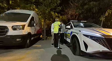 Alkollü sürücünün aracını teslim almaya gelen yakını da alkollü çıktı