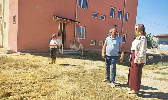 Altıntaş'ta köy okullarında tadilat çalışmaları sürüyor