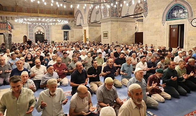 Amasya'da Mevlid Kandili'nde eller semaya açıldı