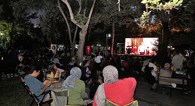 Ankara Keçiören'de açık hava sinema keyfi
