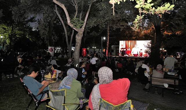 Ankara Keçiören'de açık hava sinema keyfi